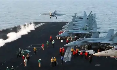 ناو هواپیمابر آبراهام لینکلن به غرب آسیا رسید؛ ترامپ: «فقط برای احتیاط فرستادیم»