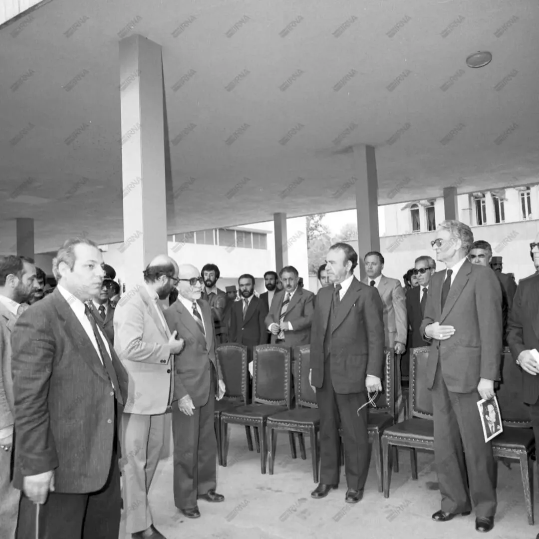 سنگيني سايه? تزوير بر آيين صداقت