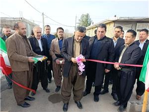 همزمان با ايامالله دهه فجر افتتاح و بهرهبرداري از آسفالت 15 روستا در کرمانشاه انجام شد