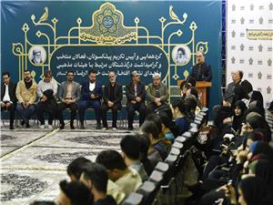 گردهمايي بزرگ عکاسان آييني قم در ضيافت افطار هيئت خادمالرضا(ع) برگزار شد