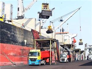 رشد 112 درصدي حمل کالاي اساسي توسط ناوگان باري جنوب سيستان و بلوچستان