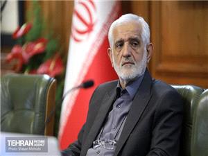 در ايران آزادي همراه با مسئوليت پذيرفته ميشود اما در غرب زنان ابزار هستند