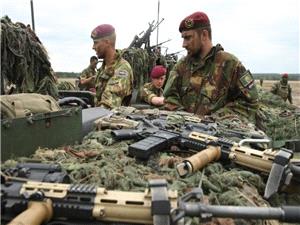 فرمانده ارتش هلند: بايد براي جنگ با روسيه آماده باشيم!