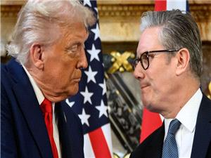 ترامپ و استارمر در مورد ایران تلفنی گفتوگو کردند