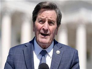 نماینده کنگره آمریکا: ترامپ در حال تلاش برای دستیابی به توافقی است که از آن خارج شد