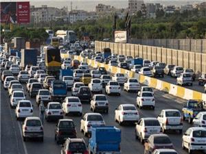 ترافیک نیمهسنگین آزادراه قزوین-کرج در صبح پنجشنبه